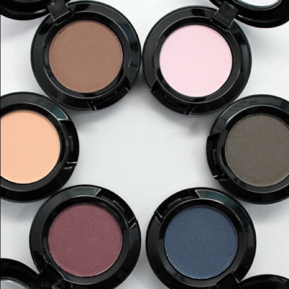 NYX Nude Matte Eyeshadow Single In The Buff - Picture 6 of 6